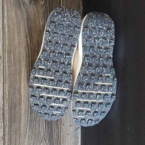 New Nike Waffle One Womens Sneakers Size 7 Beige Outdoor Faux Fur Neutral Casual - Picture 8 of 9